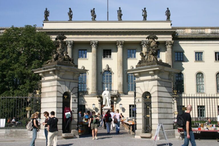 humboldt-universität zu berlin,
hauptgebäude,
unter den linden 6
10099 berlin
foto: heike zappe
10.9.2006